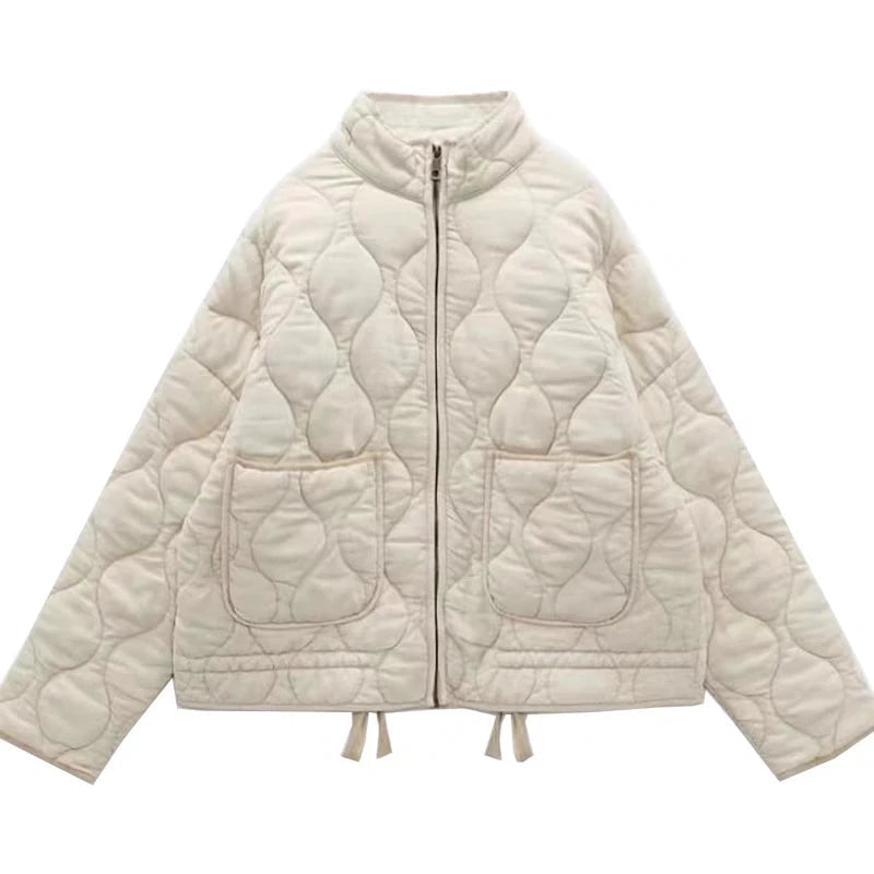 Chaqueta acolchada corta de mujer con cuello alto y bolsillos