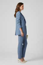 Blazer comprido de mulher com gola entalhada e bolsos de remendo