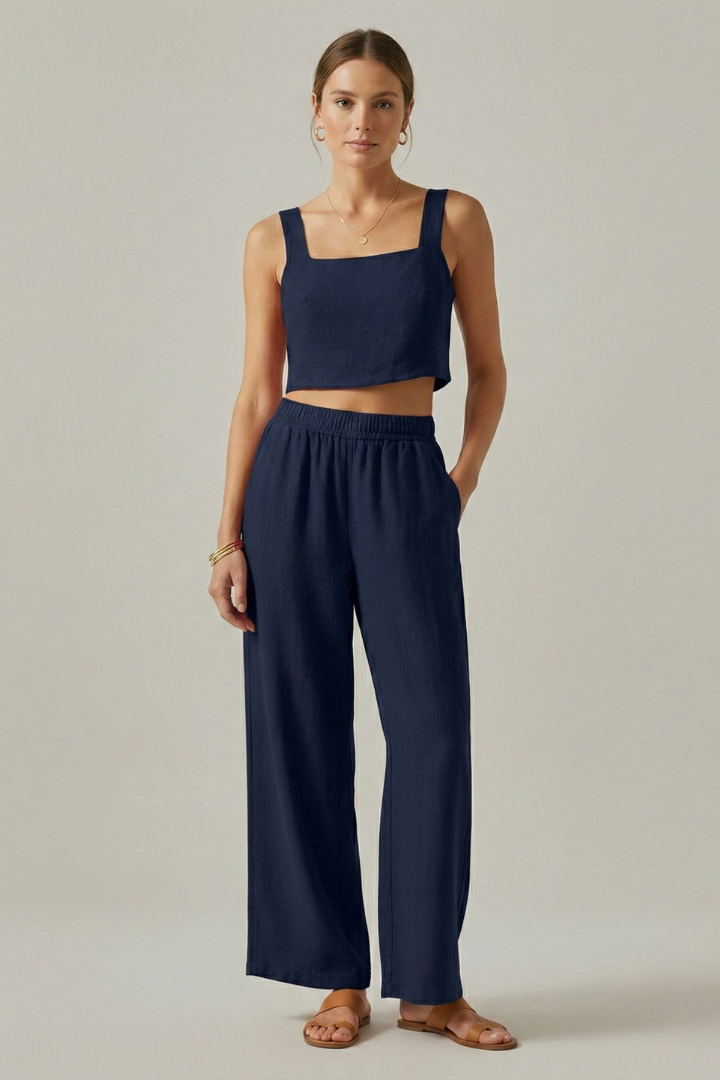 Conjunto de mulher com top de alças e calças largas