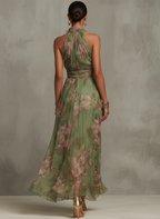 Vestido de verano elegante de mujer con cuello halter y hombros descubiertos