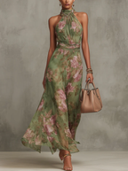 Vestido de verano elegante de mujer con cuello halter y hombros descubiertos