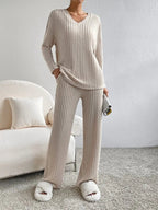 Ensemble en maille femme, pull col V et pantalon