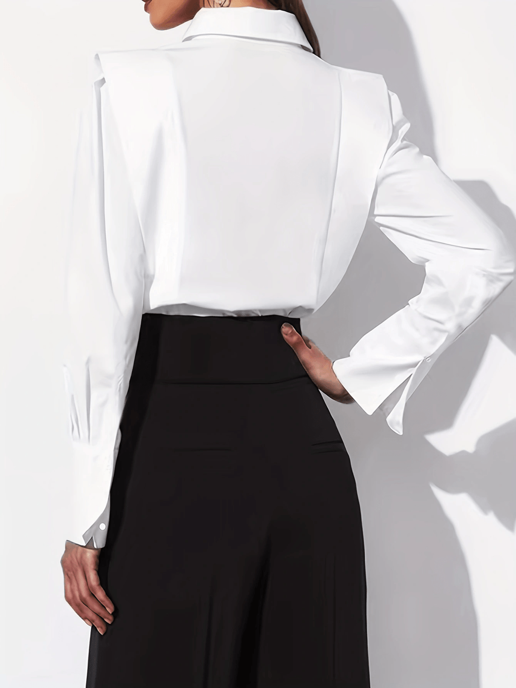 Chemise ajustée femme à col classique, boutonnée