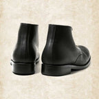 Botins de mulher com atacadores, cano curto e biqueira redonda