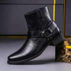 Botins de homem estilo motard com tiras decorativas e salto baixo