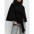 Cappotto donna a mantella con collo alto e cintura