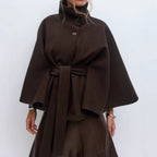 Cappotto donna a mantella con collo alto e cintura