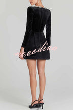 Robe mini femme à finition velours, décolleté orné
