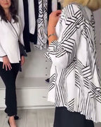 Bluse til damer med geometriske striber og V-hals