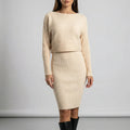 Ensemble en maille femme avec pull court et jupe midi