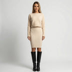 Ensemble en maille femme avec pull court et jupe midi