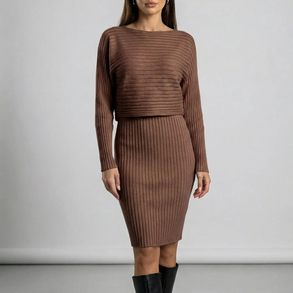 Ensemble en maille femme avec pull court et jupe midi