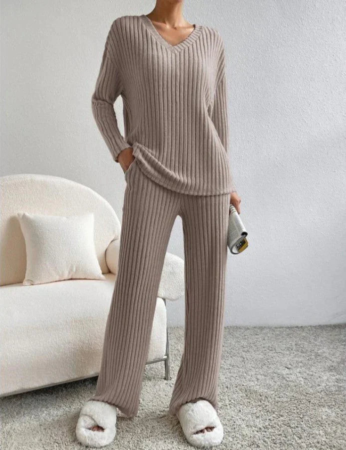 Ensemble en maille femme, pull col V et pantalon