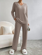 Ensemble en maille femme, pull col V et pantalon