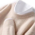 Ensfarvet unisex sweater med rund hals i strik