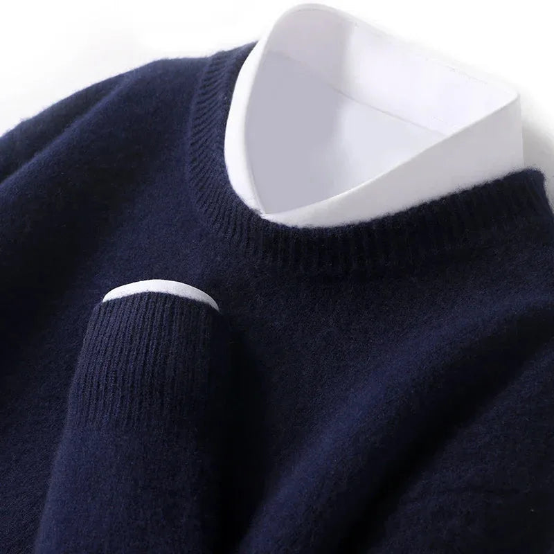 Ensfarvet unisex sweater med rund hals i strik