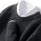 Ensfarvet unisex sweater med rund hals i strik