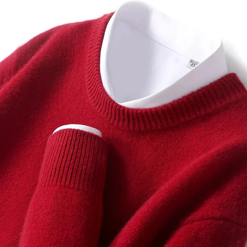 Ensfarvet unisex sweater med rund hals i strik