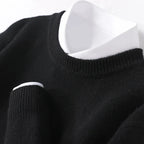 Ensfarvet unisex sweater med rund hals i strik