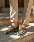 Loafers unisex med dekorativ rem og flad sål