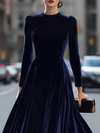 Vestido midi de mulher em veludo com mangas compridas