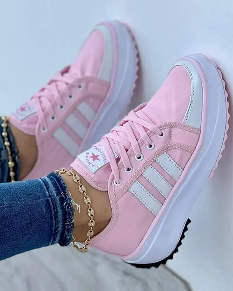 Sneakers donna con lacci, tre strisce e suola spessa