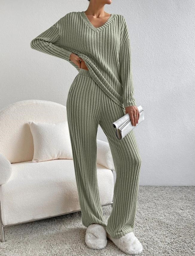 Ensemble en maille femme, pull col V et pantalon