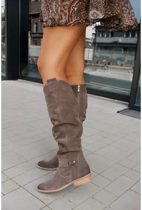 Botas altas de mulher com cano franzido