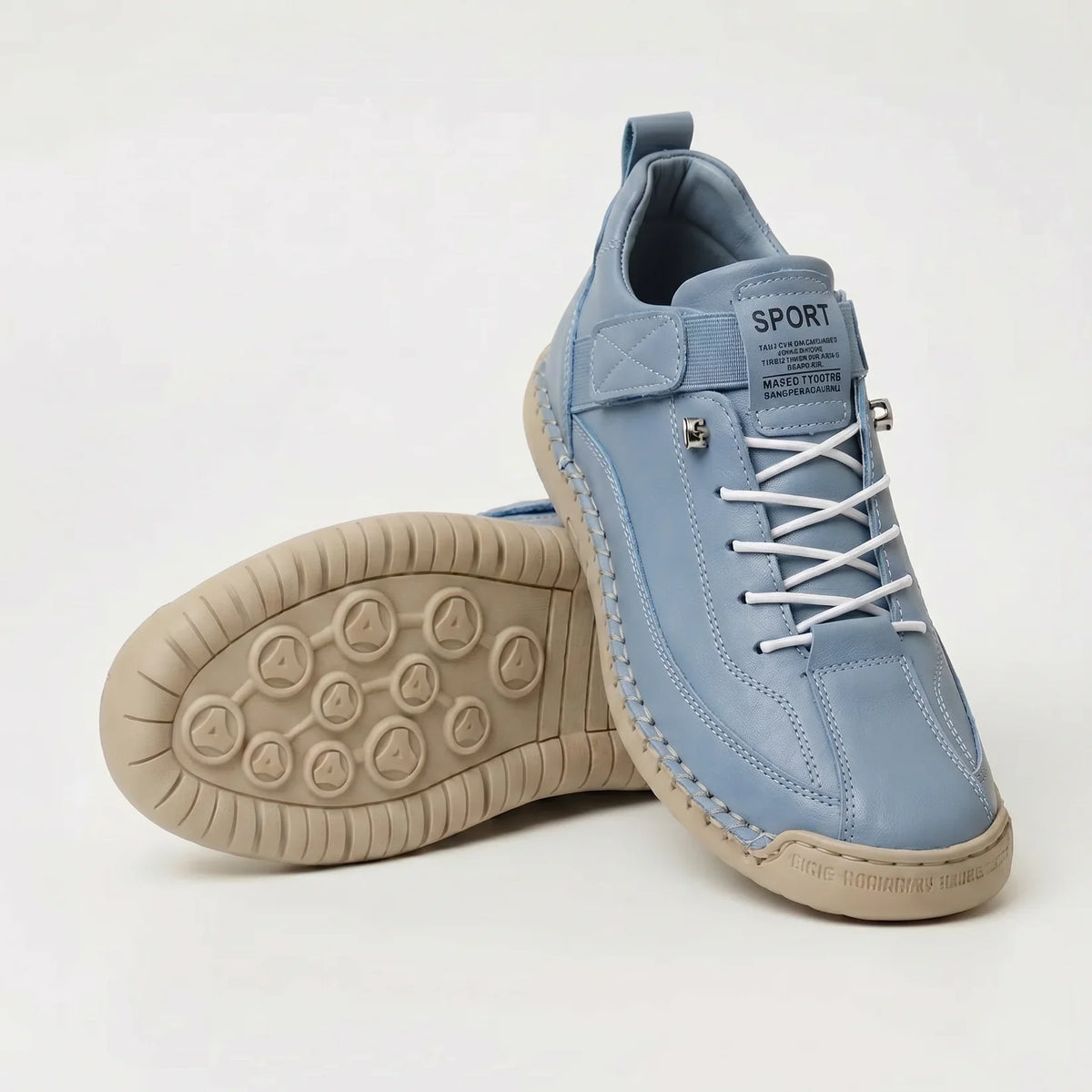 Sportowe sneakersy sznurowane z ozdobnym paskiem i płaską podeszwą