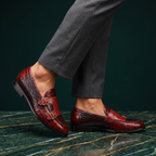 Mocasines de mujer con hebillas y grabado de escamas