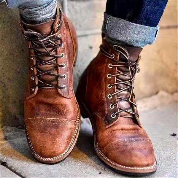 Botins de homem com atacadores e biqueira redonda, clássicos