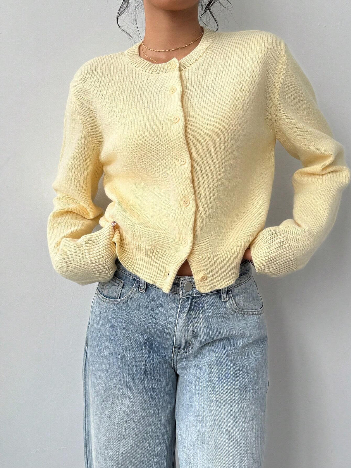 Cardigan en maille femme à boutons et manches longues