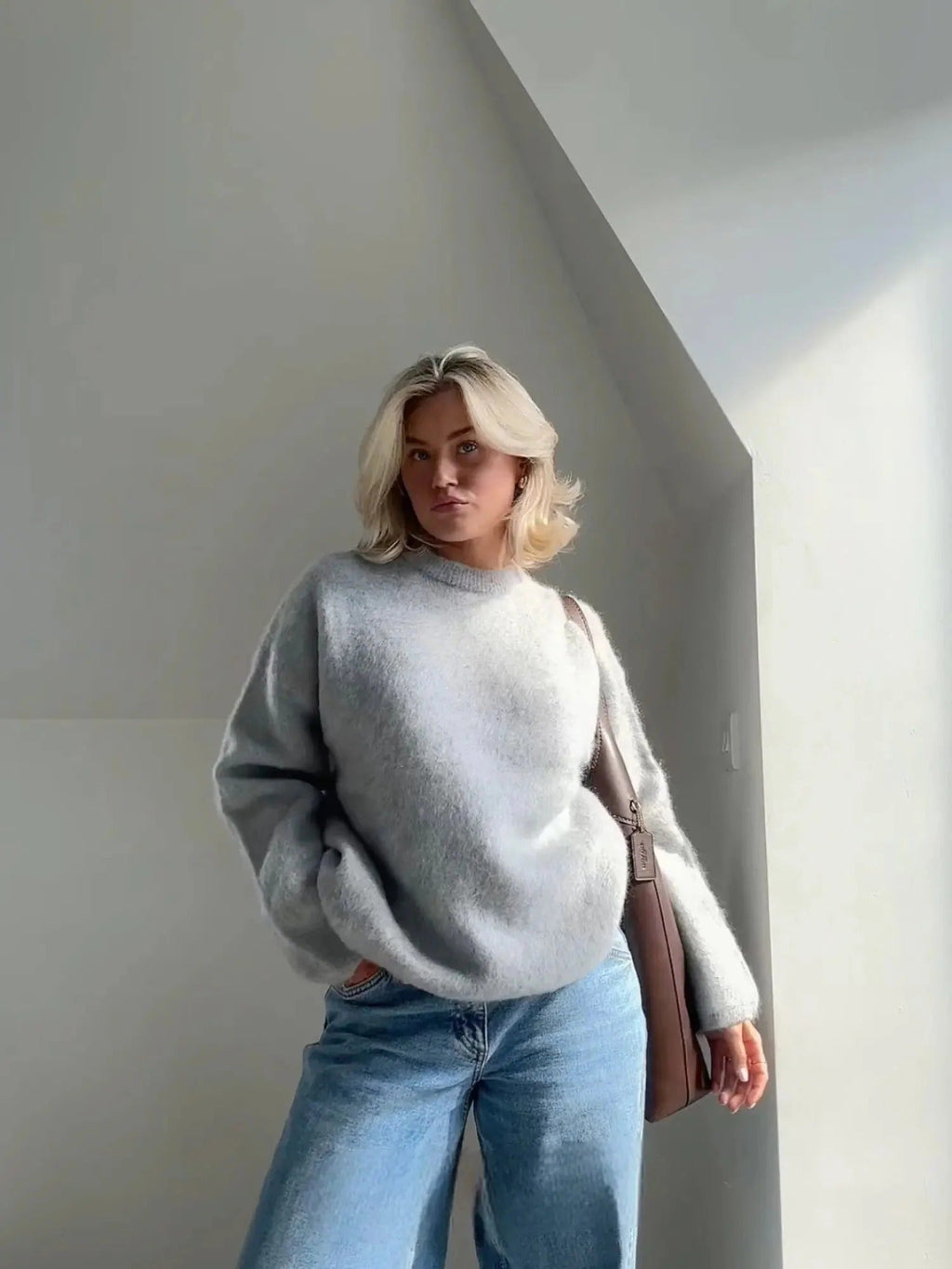 Pulover oversize de damă cu decolteu rotund și mânecă lungă