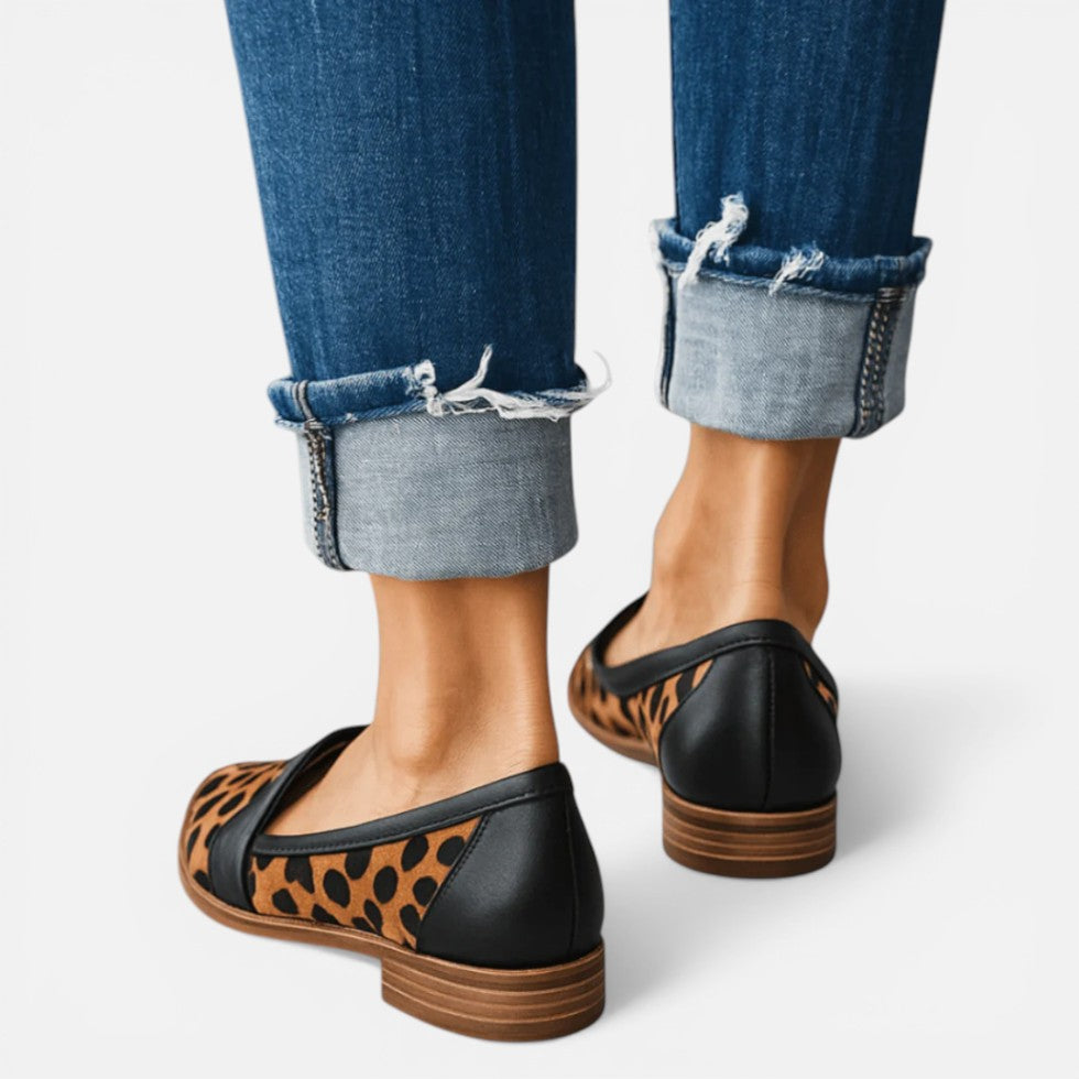 Mocasines puntiagudos de mujer con tira