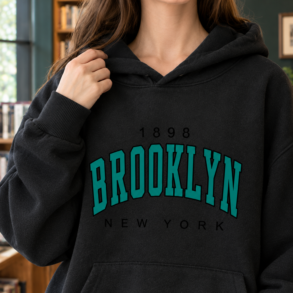 Damska bluza z kapturem, kieszenią kangurka i napisem Brooklyn