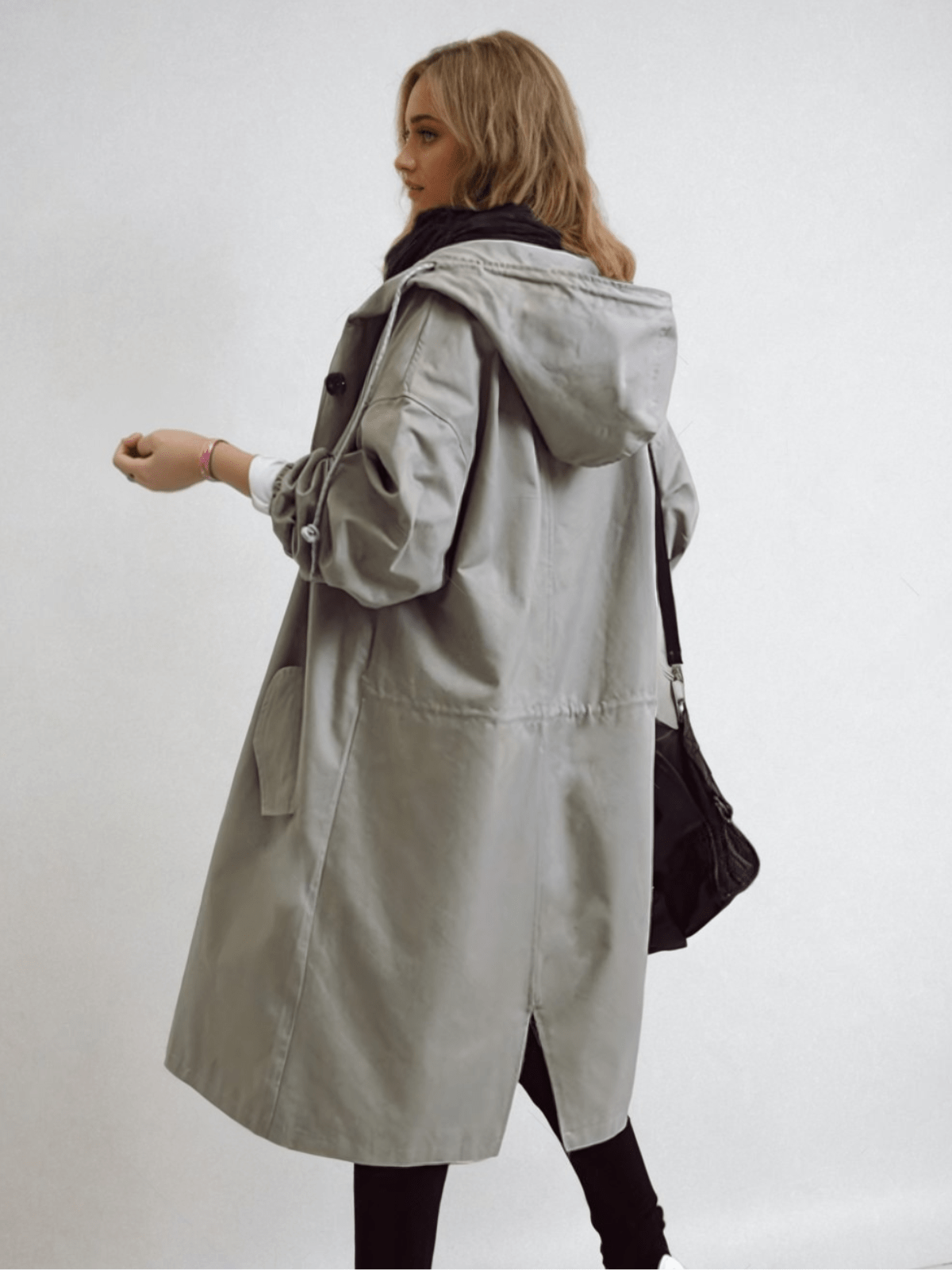 Gabardina oversize de mujer con capucha y botones