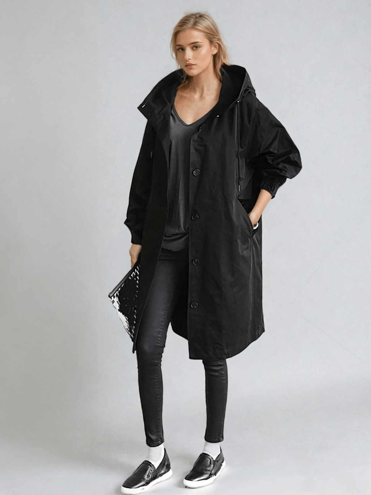 Gabardina oversize de mujer con capucha y botones