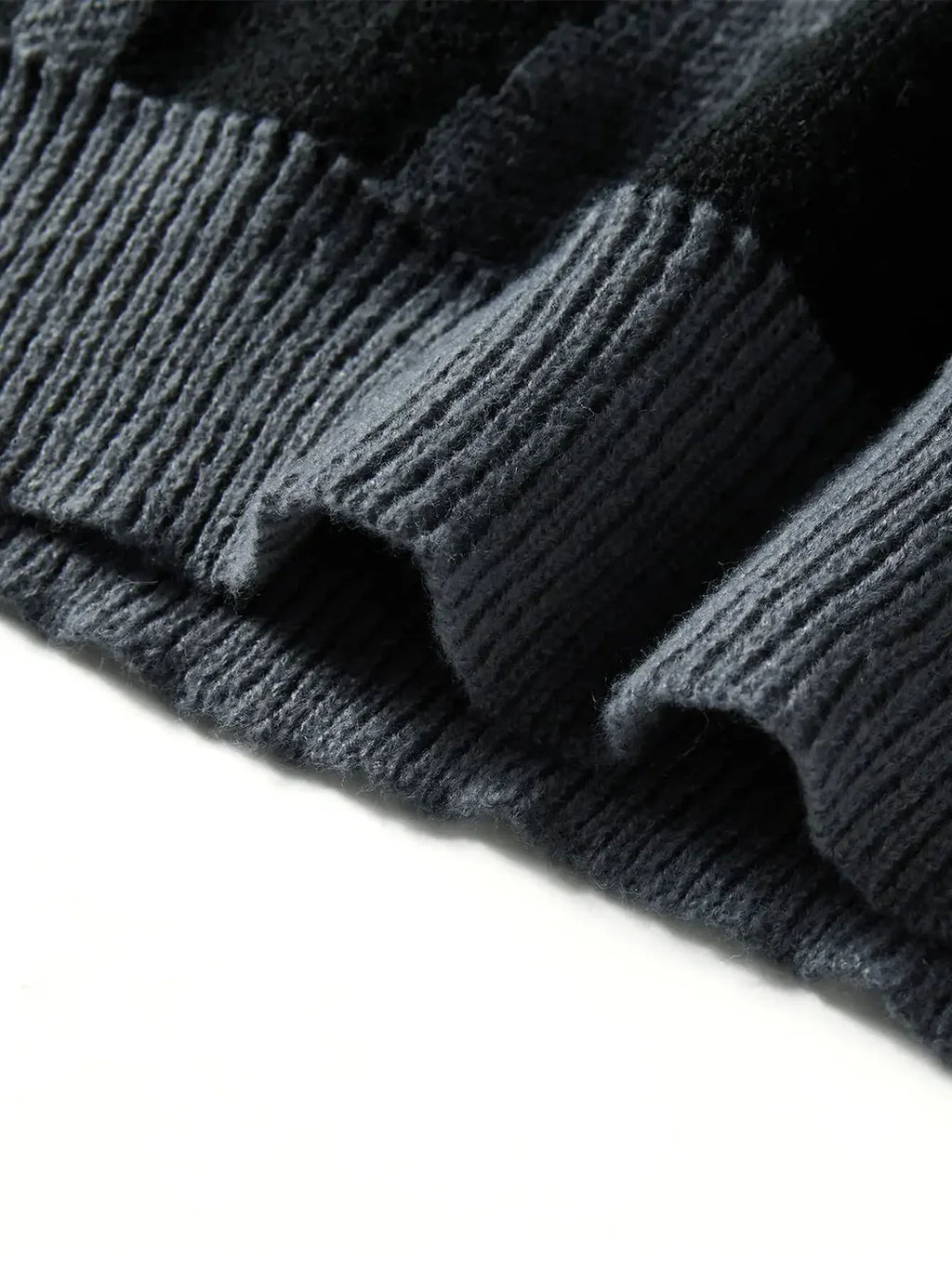 Męski sweter dzianinowy z abstrakcyjnym kontrastowym wzorem, okrągłym dekoltem i długimi rękawami
