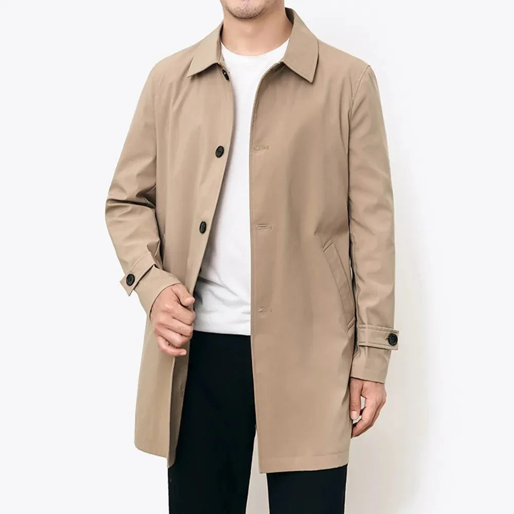 Klassisk trenchcoat til mænd med skjortekrave og knapper