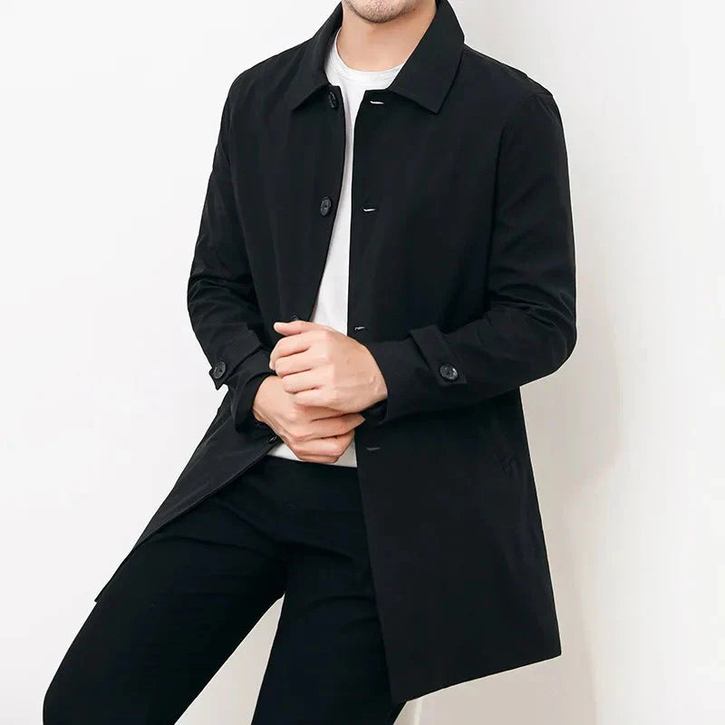 Klassisk trenchcoat til mænd med skjortekrave og knapper