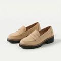 Mocassins de mulher com plataforma e tira decorativa