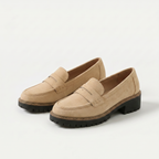 Mocassins de mulher com plataforma e tira decorativa