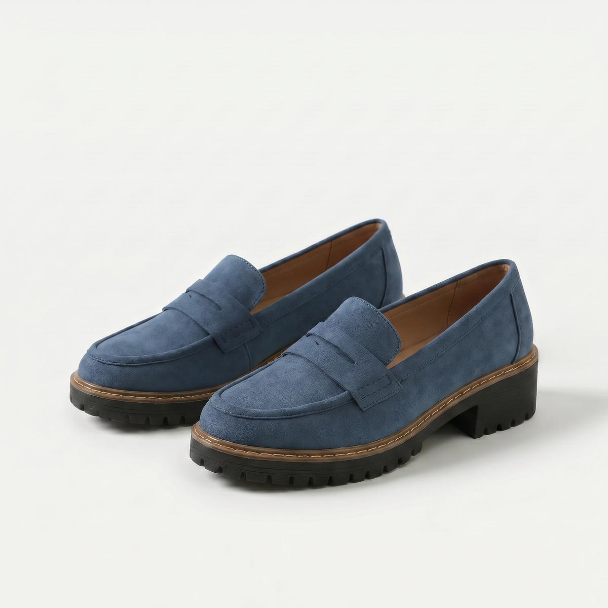 Mocassins de mulher com plataforma e tira decorativa