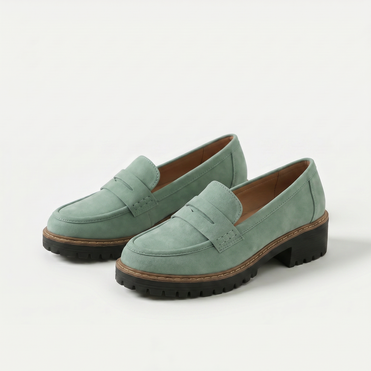 Mocassins de mulher com plataforma e tira decorativa