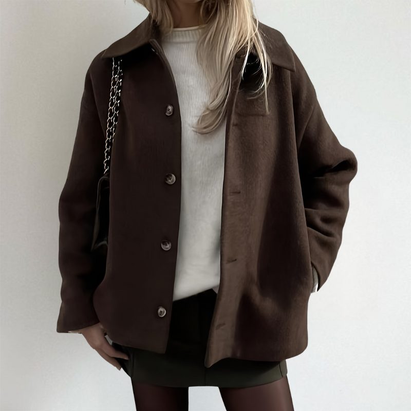 Casaco oversize de mulher castanho com gola de camisa