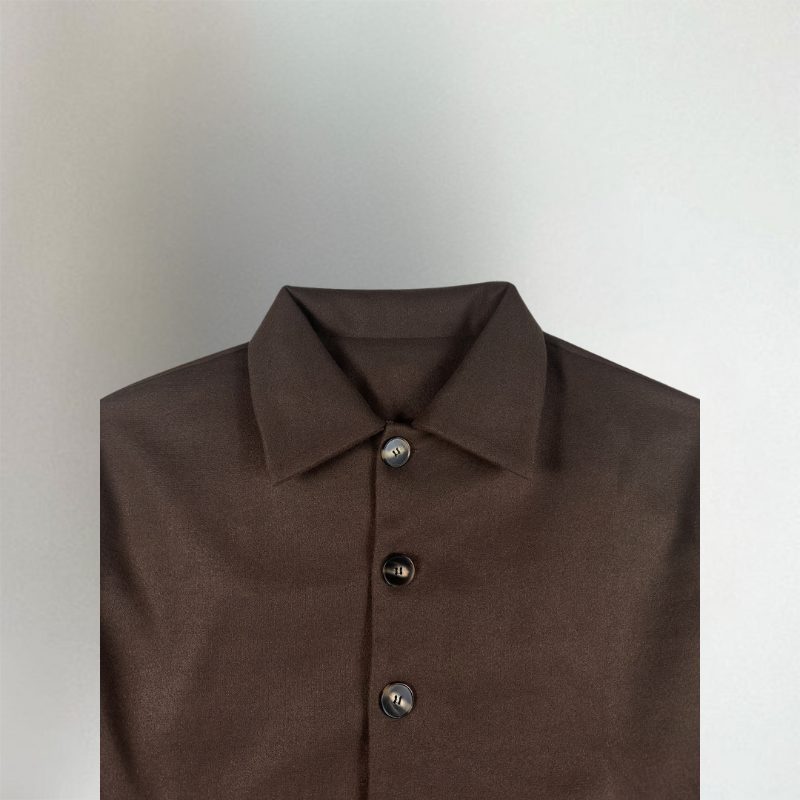 Casaco oversize de mulher castanho com gola de camisa