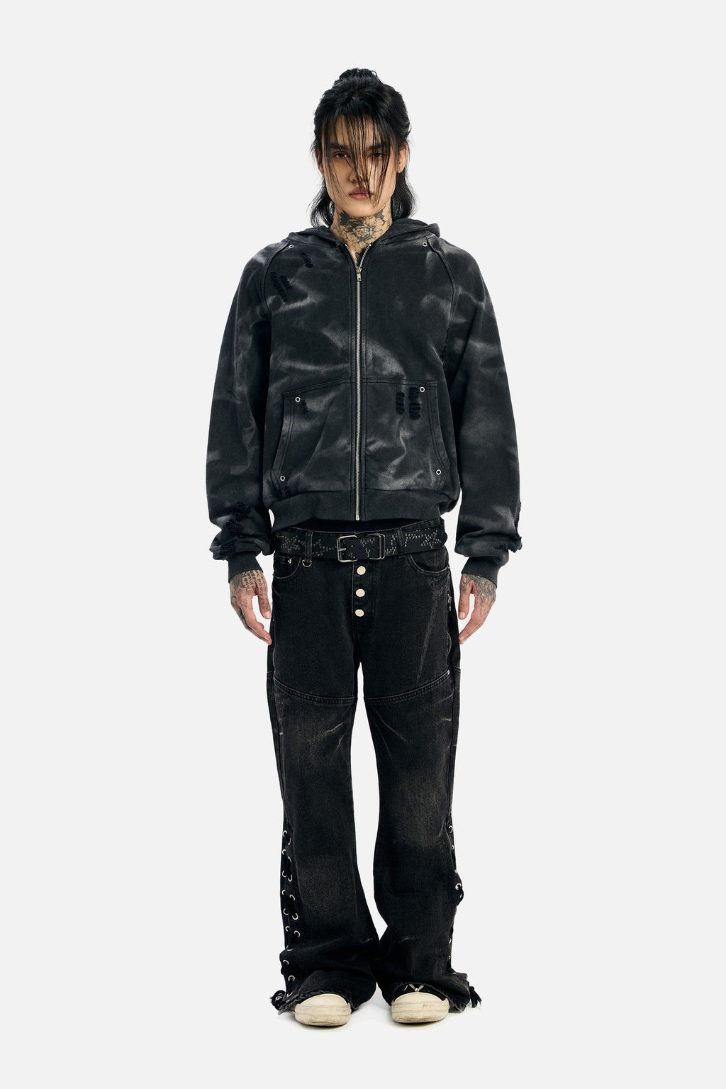 Sudadera unisex con capucha, cremallera y tachuelas decorativas