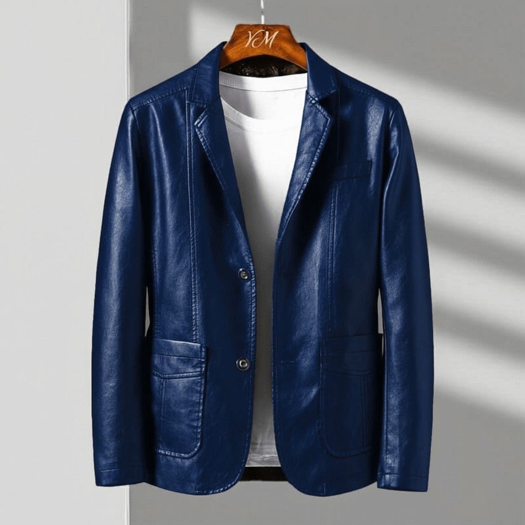 Casaco de homem com lapelas e bolsos, corte de blazer