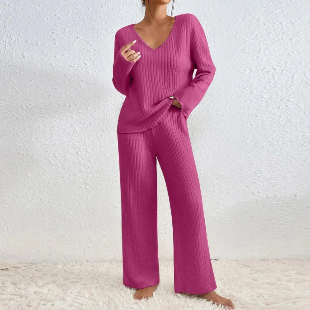 Completo donna in maglia a coste, maglione con scollo a V e pantaloni