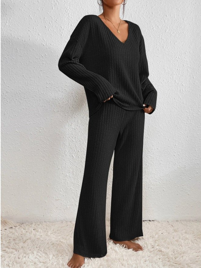 Completo donna in maglia a coste, maglione con scollo a V e pantaloni